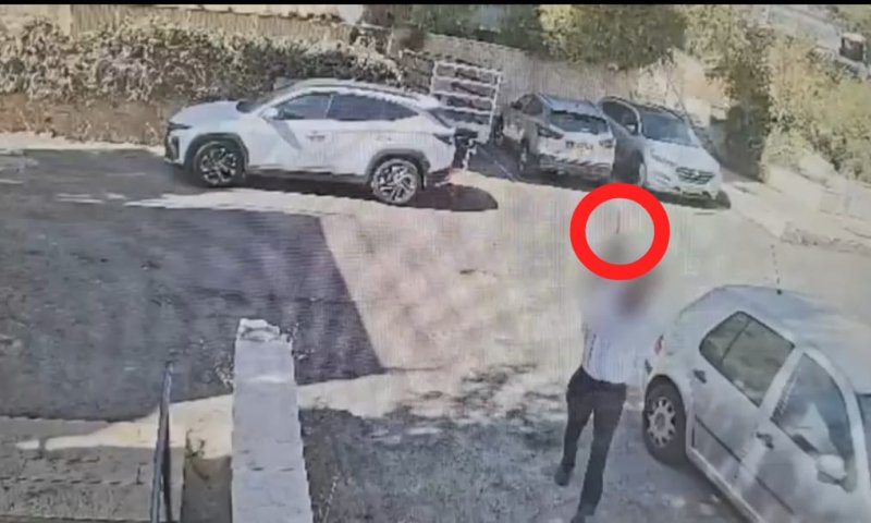 זעזוע בשכונה החרדית: צעיר איים ותקף מתפללים בצהריי החג