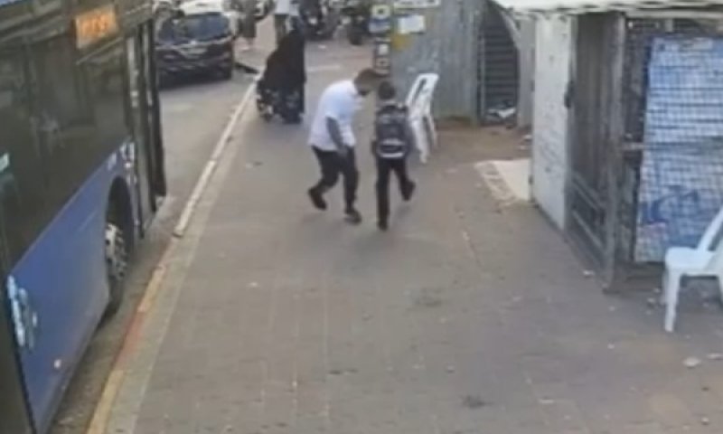 נהג האוטובוס תועד מבהיל ילד חרדי בבני ברק, החברה: "לא התכוון"