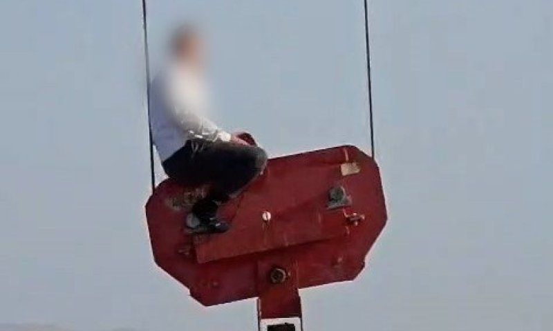 רציתי לראות את הנוף: מה מחפש צעיר חרדי על העגורן?&nbsp;| טור מיוחד