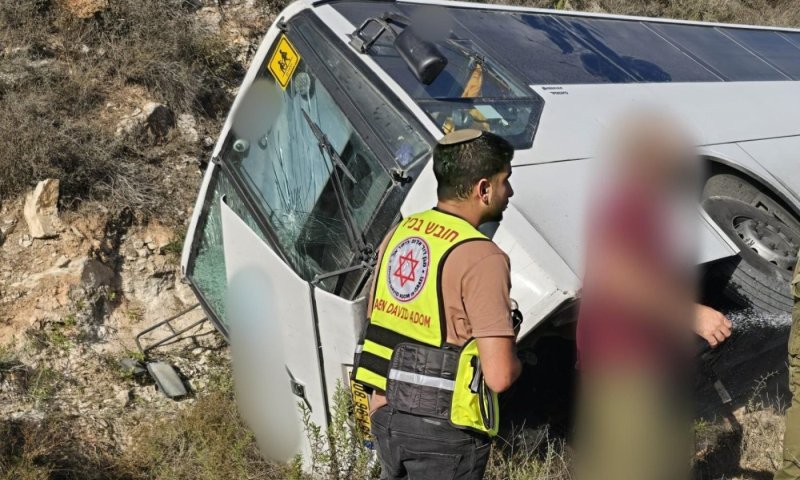 אוטובוס התהפך סמוך ליצהר, הנוסעים סירבו להתפנות לבית החולים