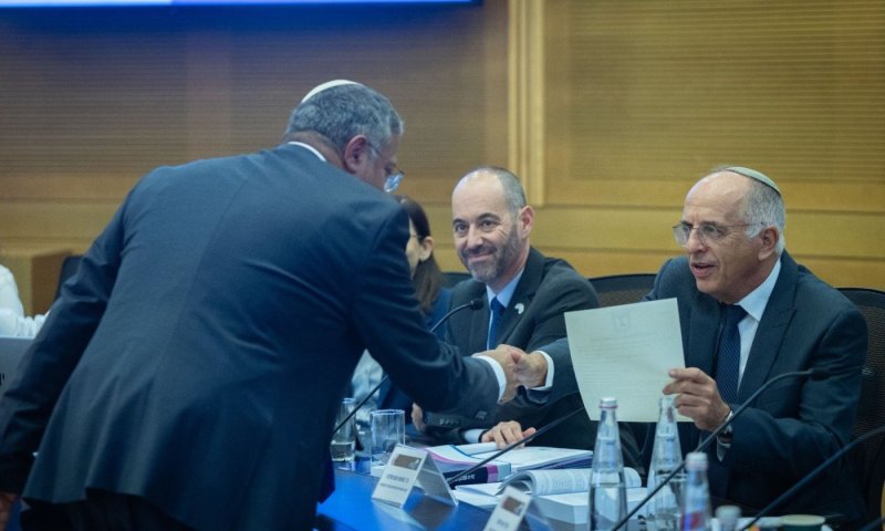 וינטר סגר את הדלת, המפלגות חשפו את השמות: היום הראשון להגשת הרשימות