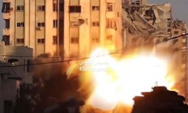 צפו בתיעוד: צה"ל תקף בניין רב קומות של חמאס בלב עזה