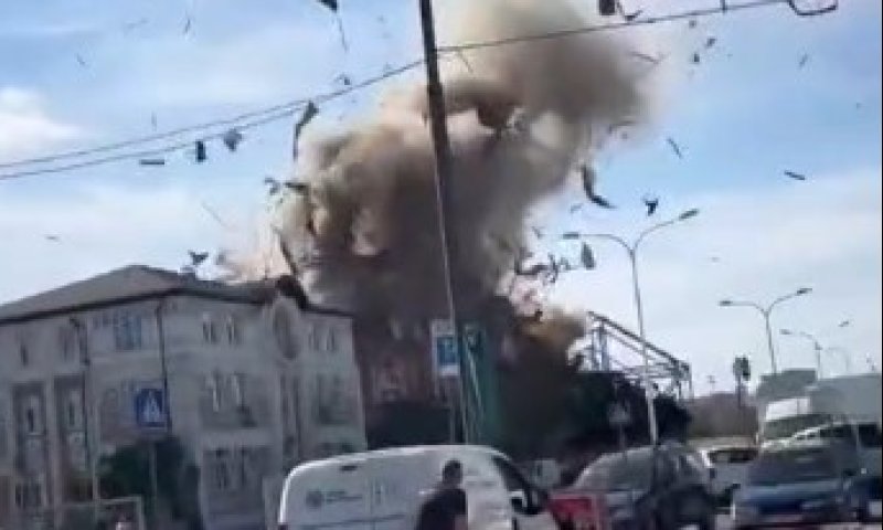תיעוד דרמטי: רגע פגיעת כטב"ם בבניין אוניברסיטת חארקוב 