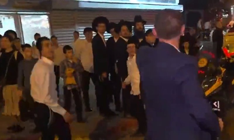 עיתונאי הותקף במהלך סיקור המהומות בבני ברק: "ראיתי דברים קשים יותר"