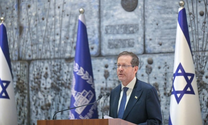 "טעות חמורה והתערבות בבחירות": הרצוג תוקף את בריטניה, האקבי מזהיר מתגובה אמריקאית