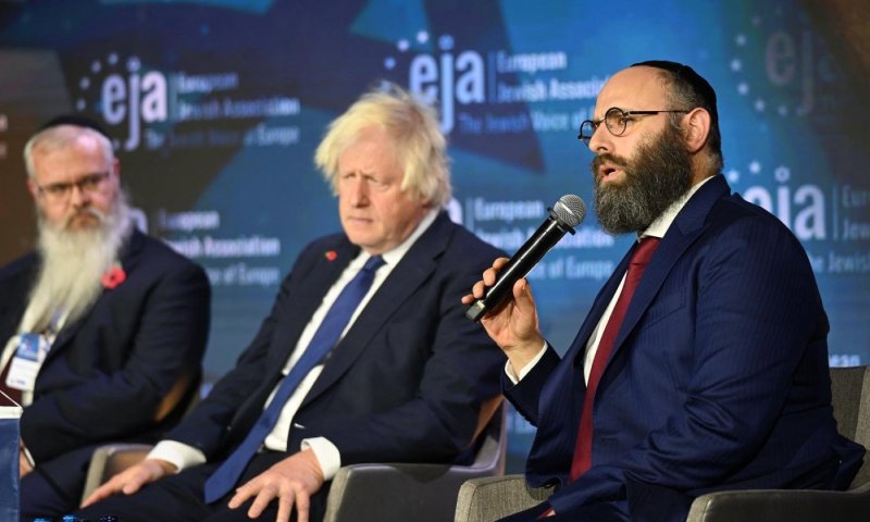 האנטישמיות משתוללת: יהודים באירופה חווים את הימים האפלים ביותר מאז השואה