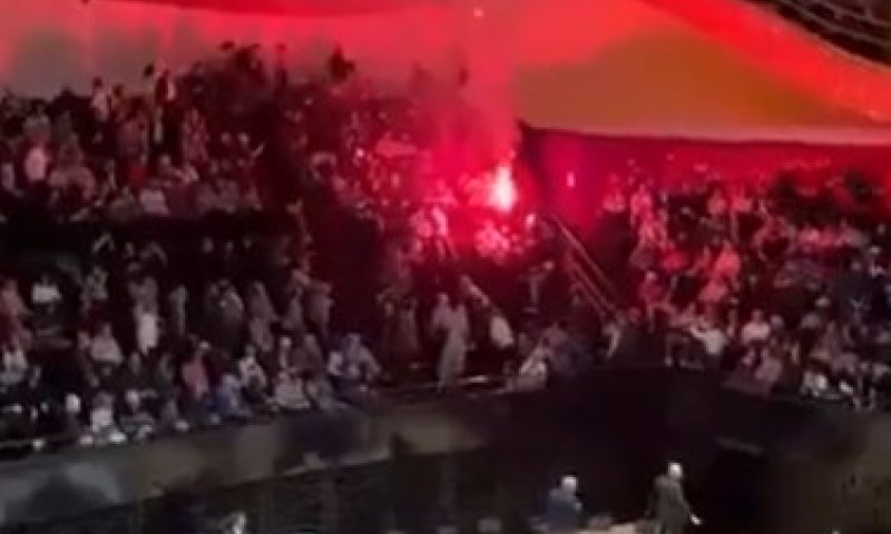 פרו-פלסטיני הצית אבוקה באולם עם התזמורת הישראלית
