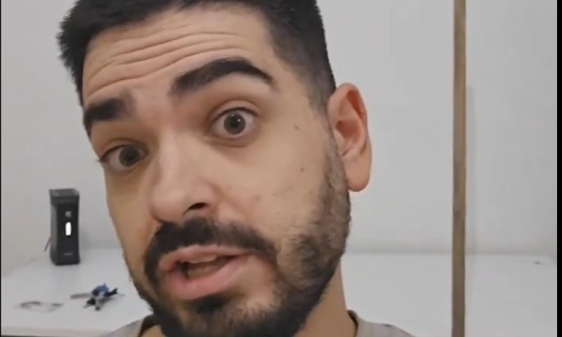 מצחיק: הקומיקאי דוד אופנהיים מחקה את הפוליטיקאים - ומה הקשר ליועמ"שית ולתקיפות בדוחה?