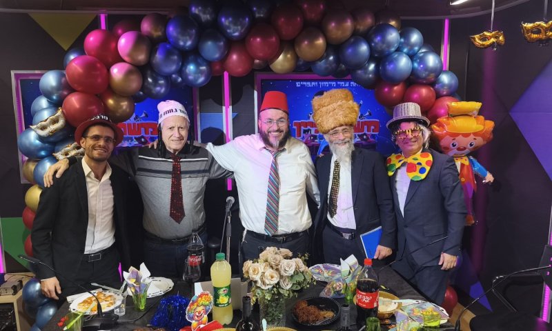 משתה היין תשפ''ו | שר השמחה עמי מימון עם נבחרת הסטנדאפ 