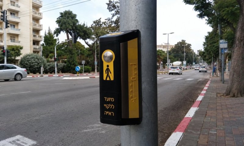 האם הכפתור של הרמזור באמת עובד? הנה התשובה שתמיד רציתם לדעת