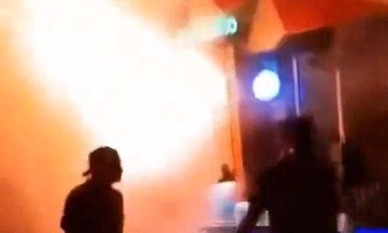 עשרות נהרגו בשריפה בבנגקוק, אנשים תועדו נמלטים מהאש