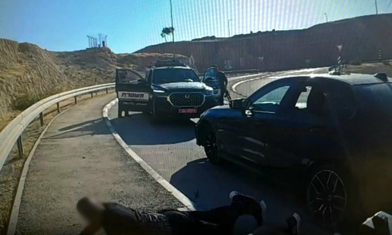 מרדף דרמטי בכביש 1: שלושה חשודים נעצרו, אחד מהם דרוש לחקירה על רצח