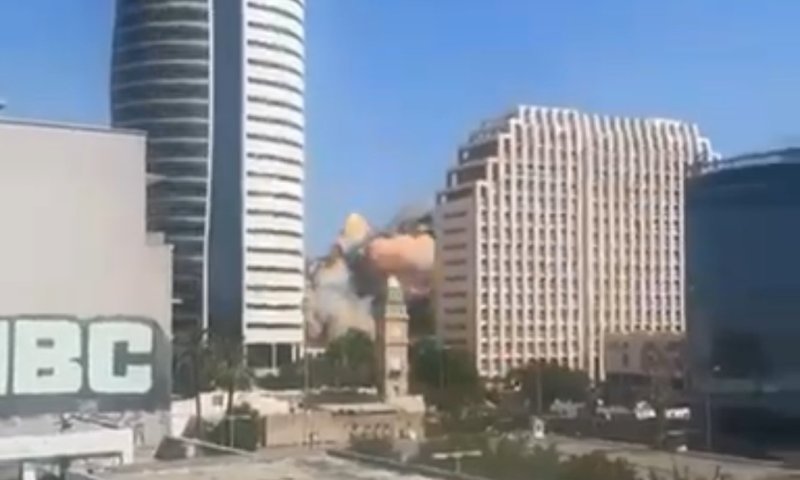תיעוד דרמטי: טיל איראני פגע ב"בניין הטיל" בחיפה, עשרות נפצעו