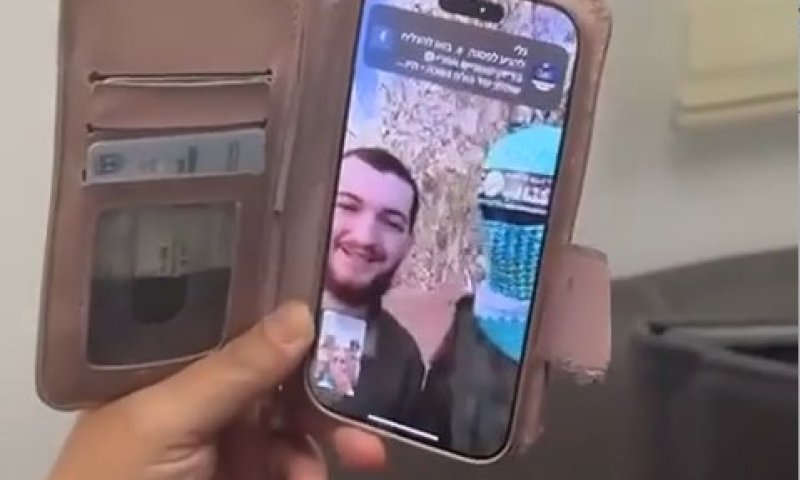 מרגש: החטוף בר קופרשטיין משוחח לראשונה עם משפחתו 