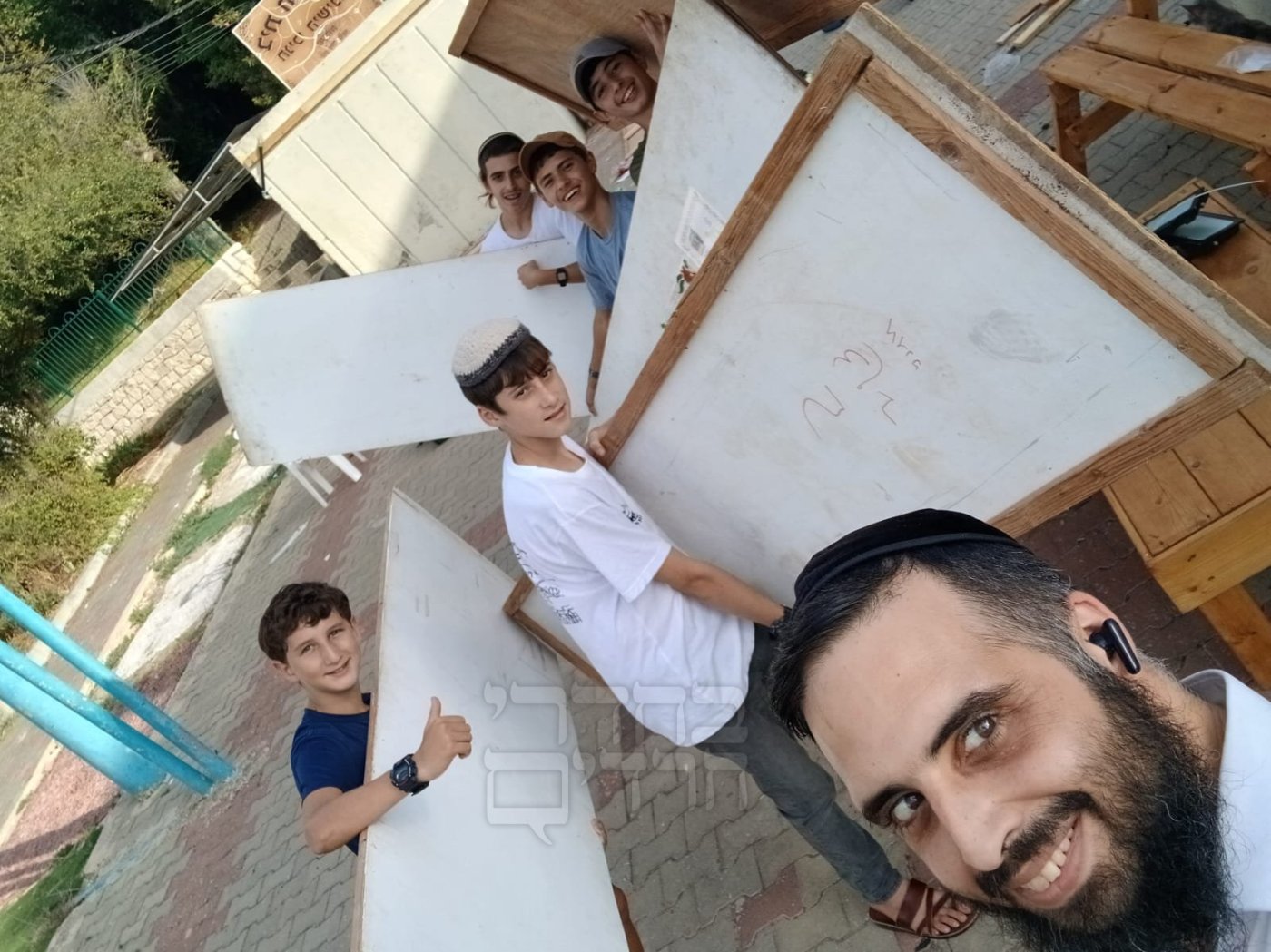 באדיבות המצלם