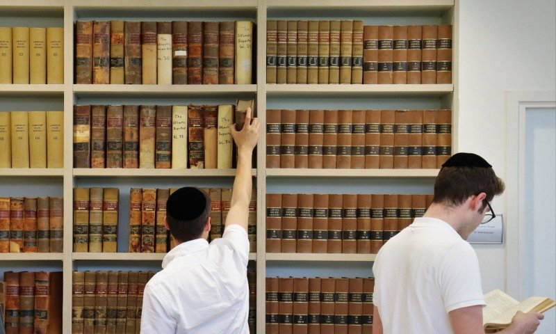 למה יותר ויותר בוגרי החינוך החרדי בוחרים ללמוד דווקא באוניברסיטת תל אביב?