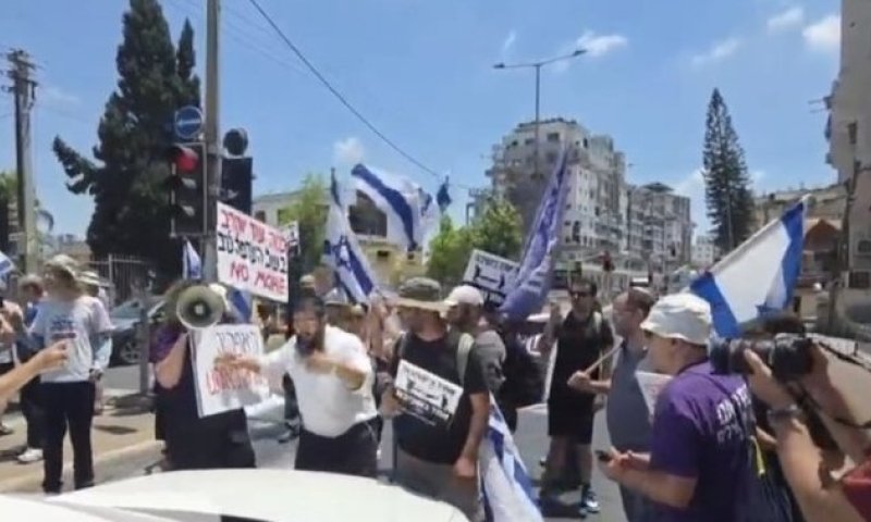 שעות ספורות לפני כניסת השבת: החילונים הגיעו לחסום את בני ברק