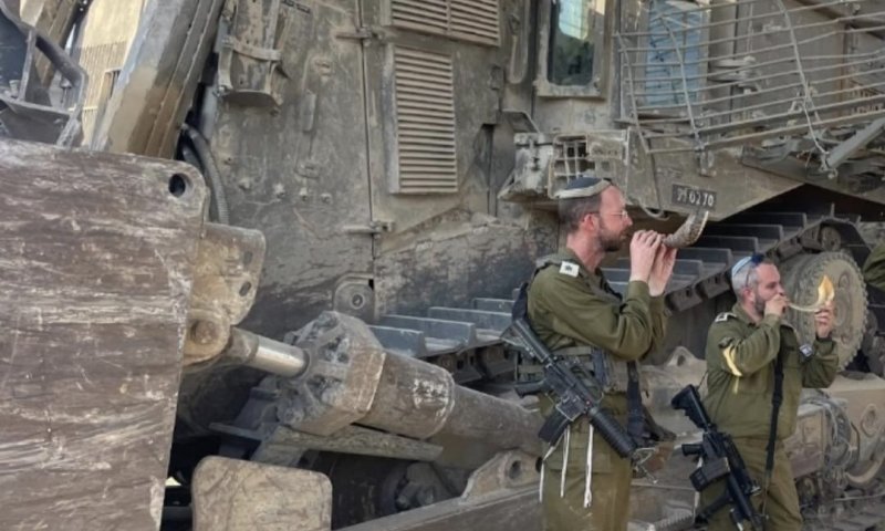 חגי תשרי בשטח - כיצד הלוחמים שומרים על מצוות החג בלב עזה | ראיון