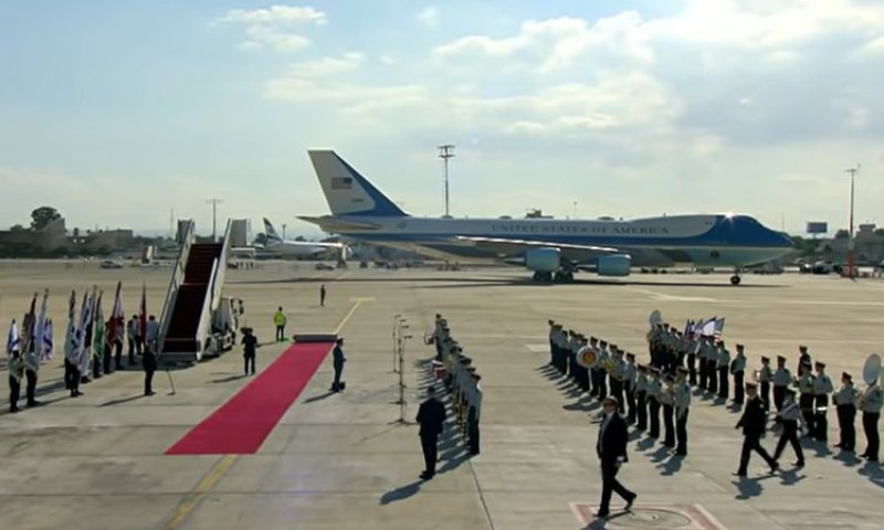 המטוס הנשיאותי של נשיא ארה"ב נחת בישראל: שידור חי מנתב"ג | צפו