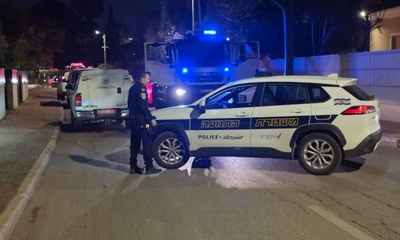 המפכ"ל לשעבר דקר ניצב במהלך ישיבה, מח"ש סגרה את התיק