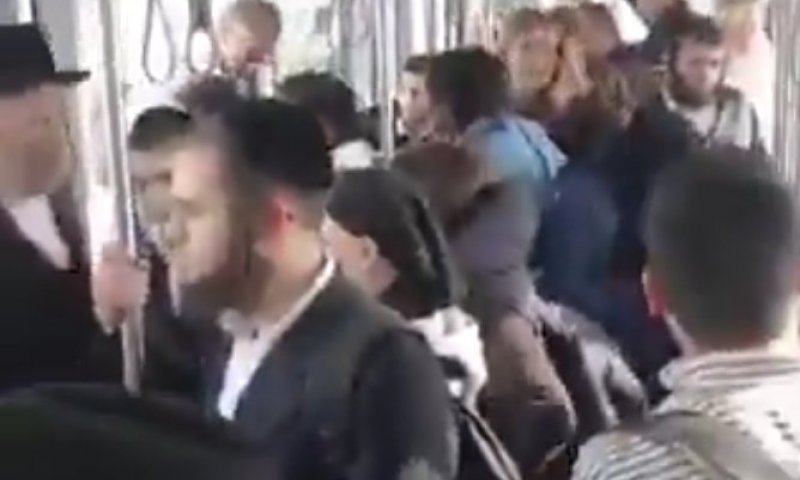 קריאות מוות לישראל" לעבר חרדים באיסטנבול