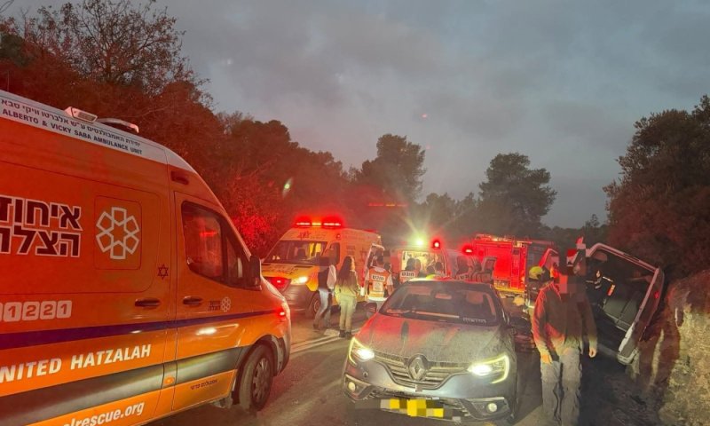 מיניבוס התהפך על יושביו: 9 פצועים במקום - אחד מהם במצב קשה