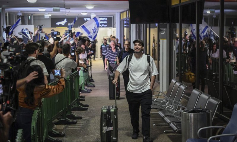 "באתי להילחם במחבל, לא לטפל": הרופא שהסתער בתא הטייס מדבר