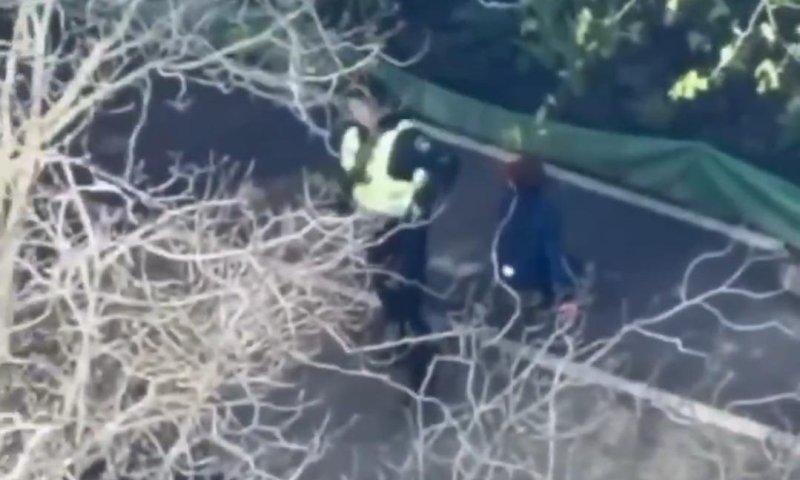 המחדל שתועד בשידור חי: מפקד משטרת אוקראינה התפטר לאחר ששוטריו נמלטו מזירת הטבח | צפו
