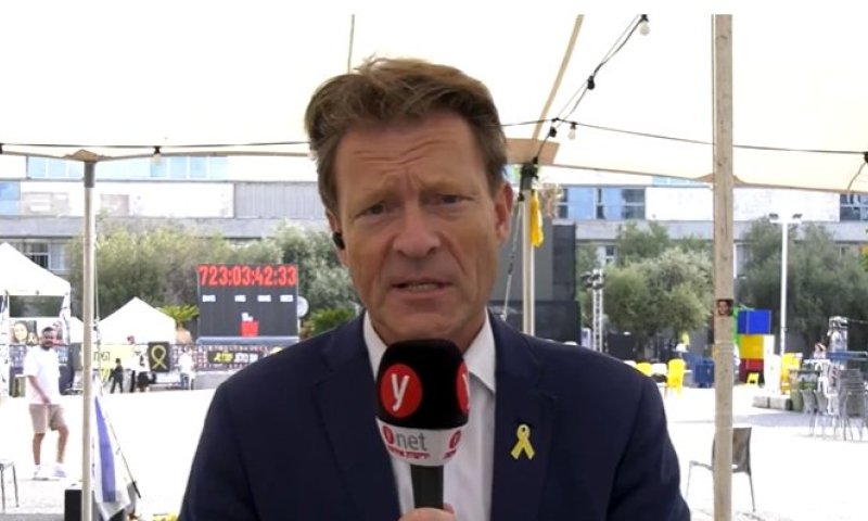 בכיר בריטי מכיכר החטופים: "לא שוכחים את 7 באוקטובר, עומדים לצד ישראל"