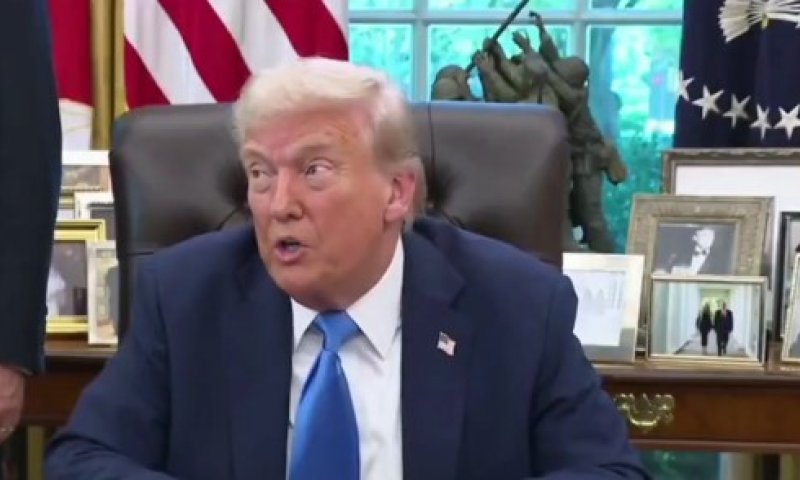 טראמפ לעיתונאית חופרת: "שקט! את ממש מעצבנת!"