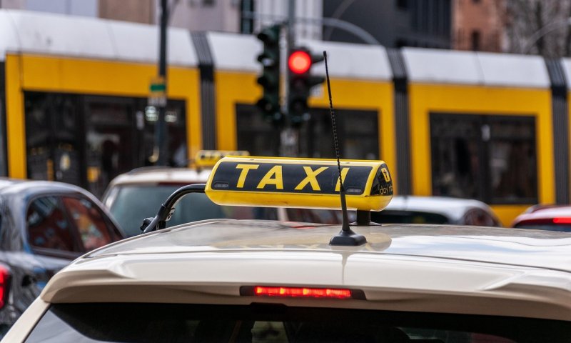 נהג המונית נפל בפח: נסע 1200 קילומטרים והנוסעים נעלמו בלי לשלם