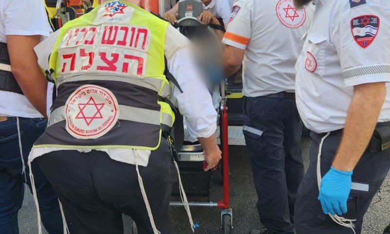 גבר התמוטט במהלך נהיגה בבני ברק, ופונה לאחר החייאה