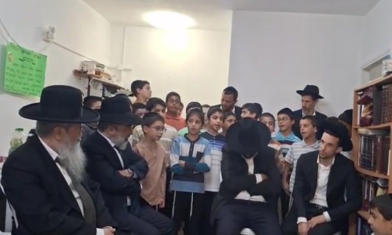 חבריו של אריה לוי ז"ל שנהרג בתאונה המחרידה בבני ברק למדו משניות בביתו