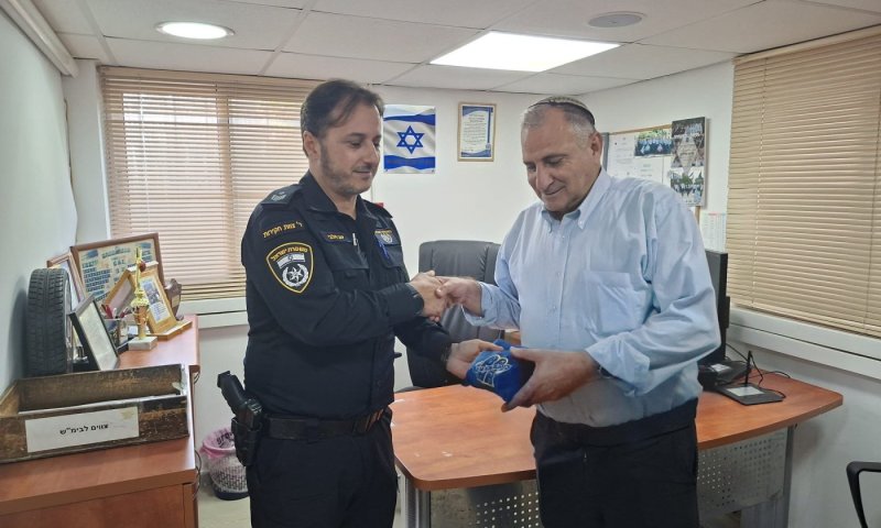 בעל התפילין קיבל בתחנת המשטרה את התפילין שנגנבו ממנו