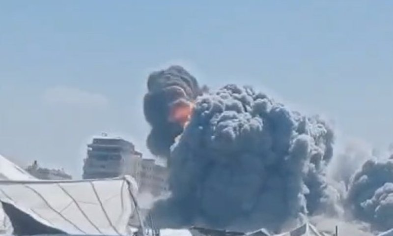 צה"ל: הותקף רב קומות שחמאס התקין בו אמצעי איסוף