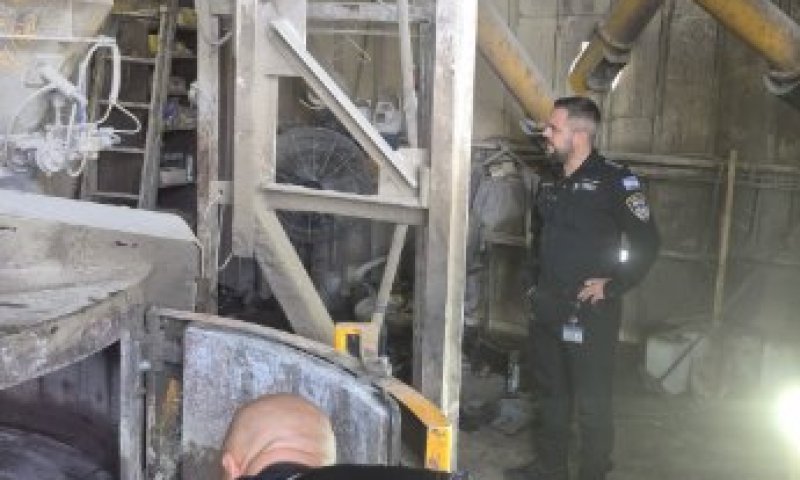 עובד זר נפל לתוך מערבל בטון באשדוד - ונהרג במקום