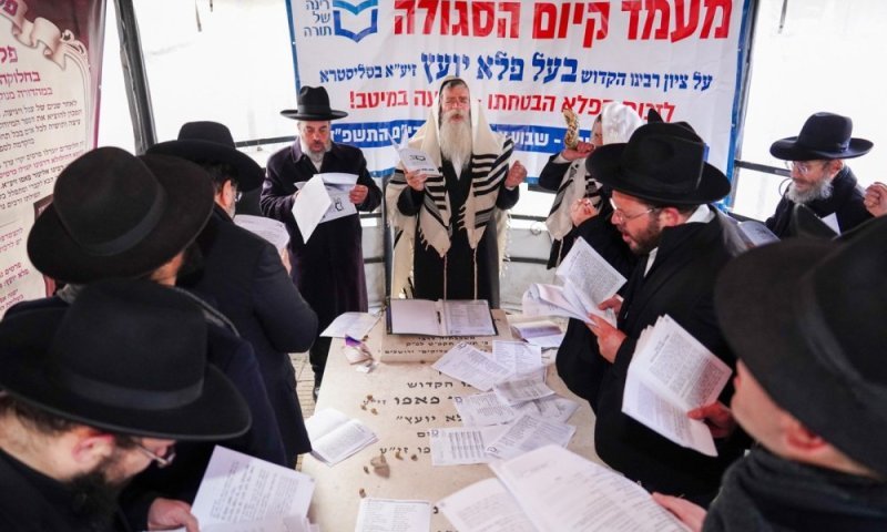 היום: מעמד פרעון שטרי הערבות על ציונו של בעל ה'פלא יועץ' זיע"א בסיליסטרא  