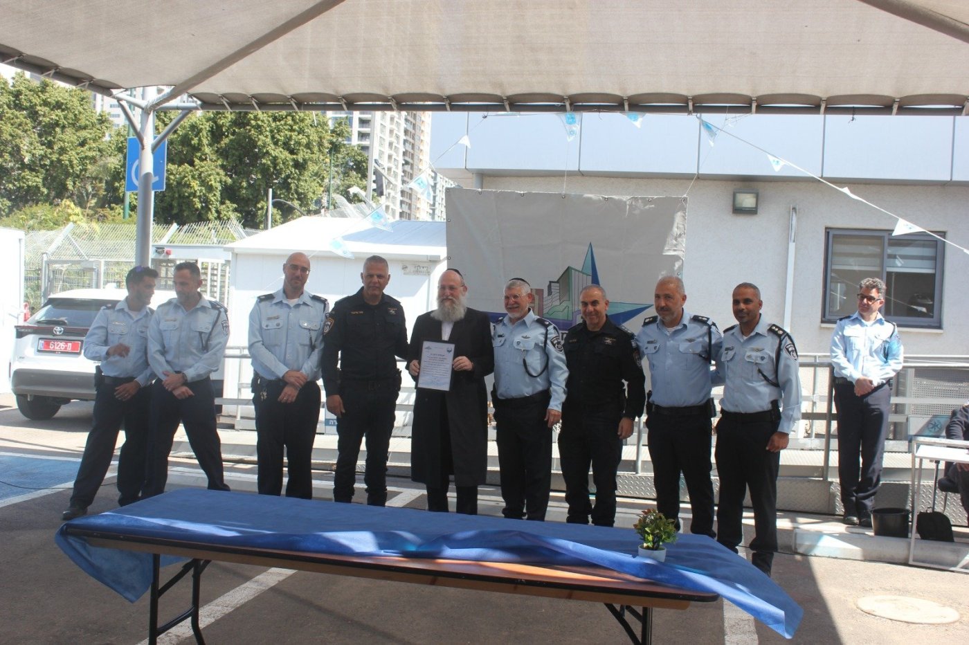 באדיבות המצלם