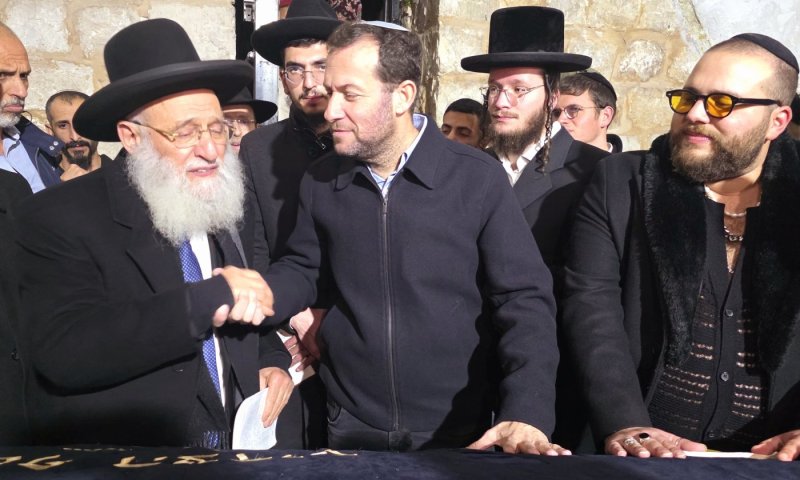 אלפים הגיעו הלילה לקבר יוסף וקראו לריבונות | צפו