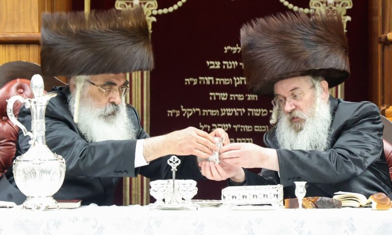שיחת היום בחסידות: האדמו"ר שיבח בשבת את אחיו