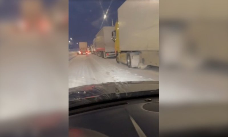 פקקי ענק ברוסיה: השלג הכבד חוסם את הצירים המרכזיים