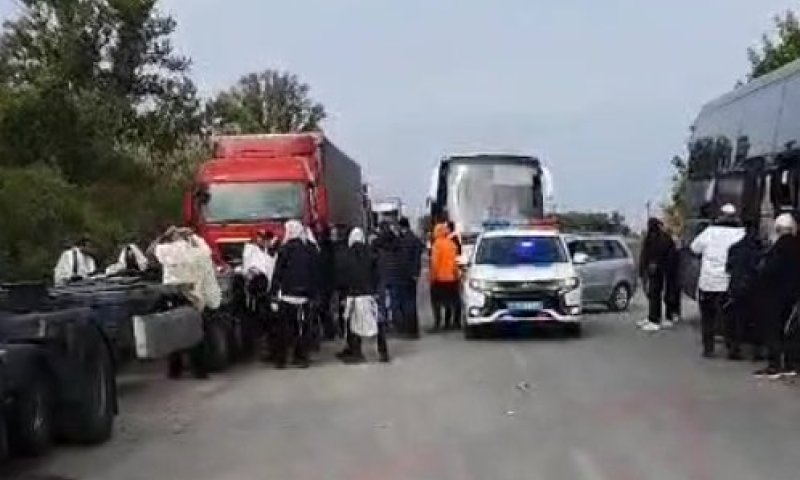 נוסעים פספסו טיסות ועמדו שעות בתור, "חלק נאלצו לחלל שבת"