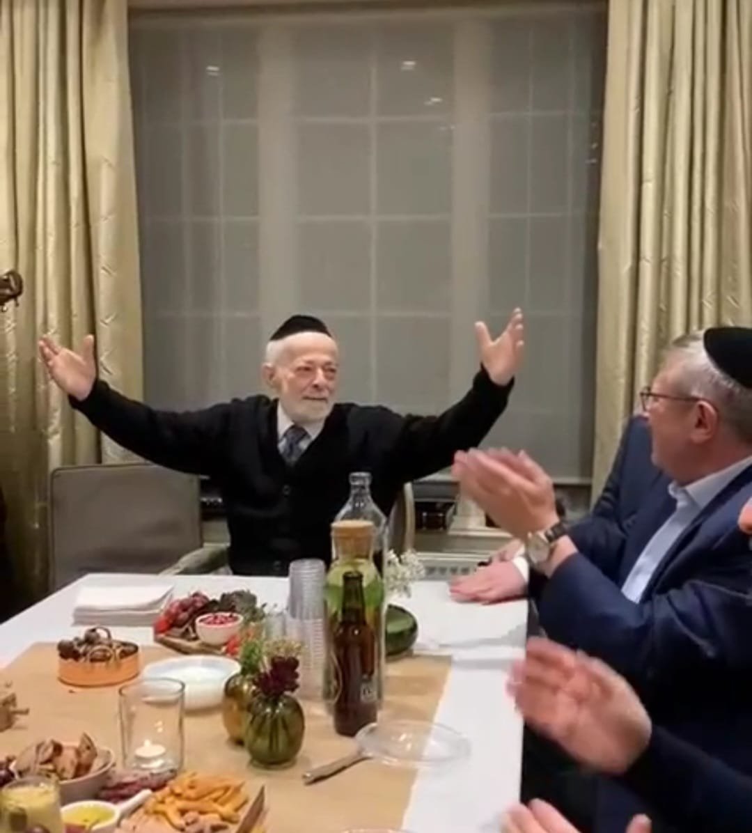 באדיבות המצלם