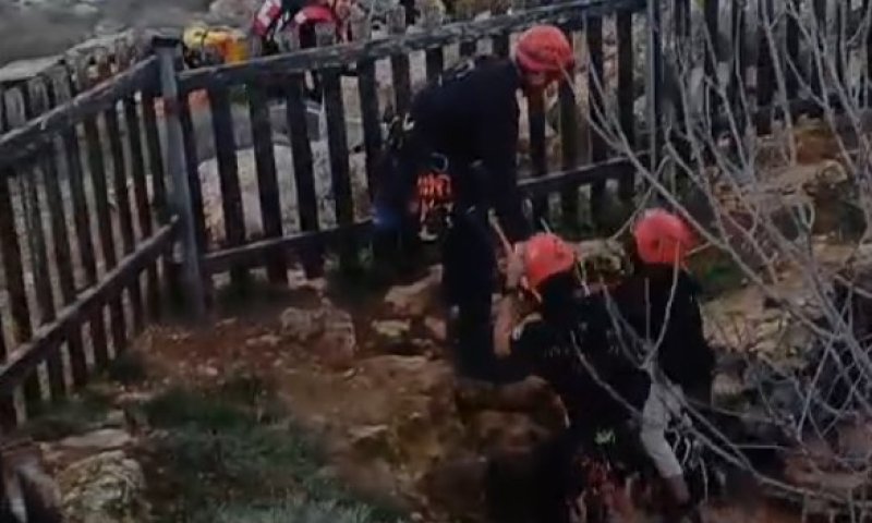 תיעוד: בן 7 חולץ מבור בעומק 14 מטרים