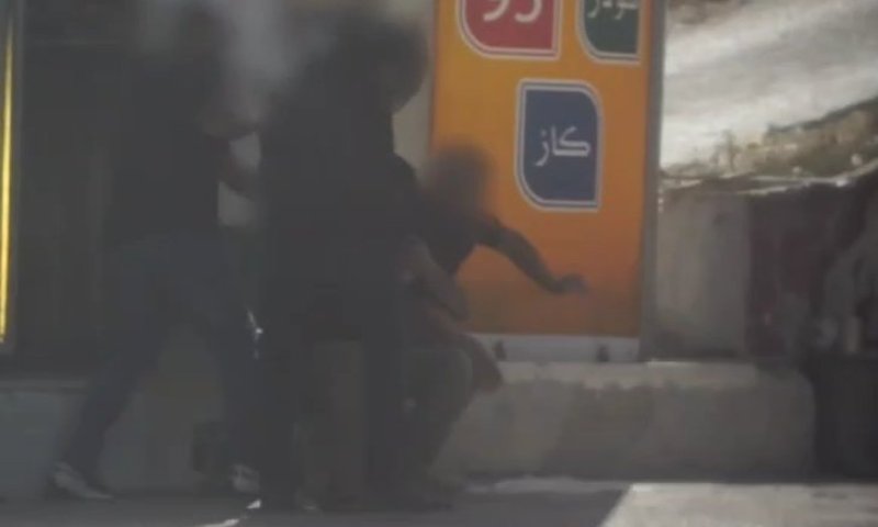תיעוד: מסתערבי מג״ב איו״ש עוצרים מבוקש במחנה בלאטה