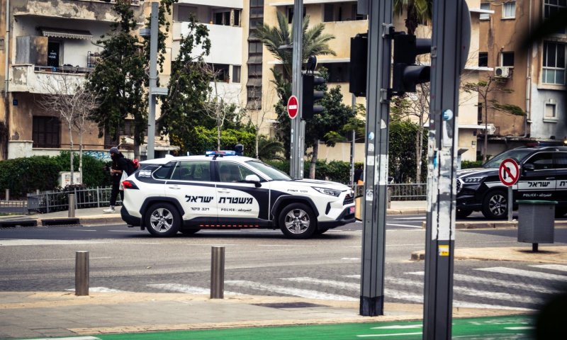 כאוס במשטרה: רכז מודיעין נעצר בחשד לשוחד והפרת אמונים