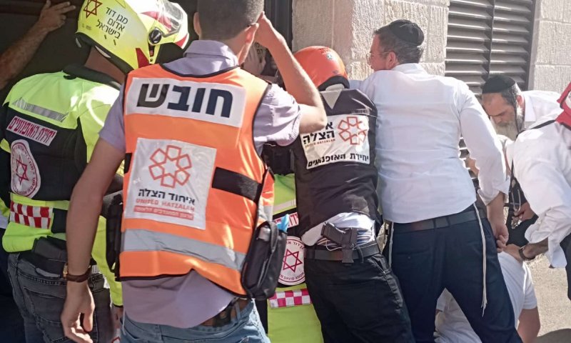 בשכונה החרדית: שער חשמלי נסגר על פעוטה בת שנתיים