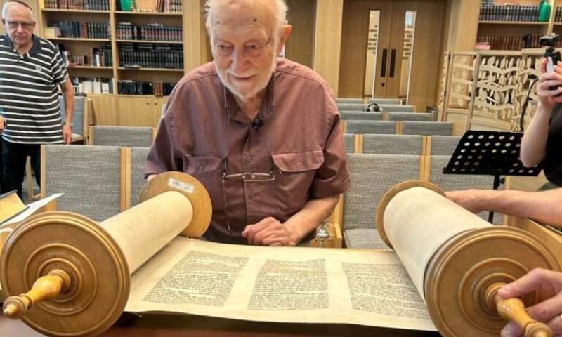 מרגש: ניצול שואה בן 100 קרא בספר תורה בו חגג בר מצווה ערב ליל הבדולח