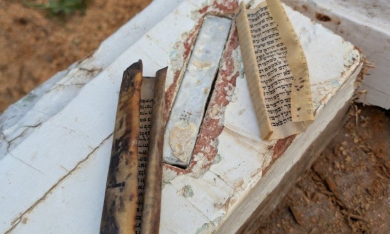מאתיים שנה אחרי: מזוזות נמצאו בדלתות שפורקו מ"בית החולים האדום"