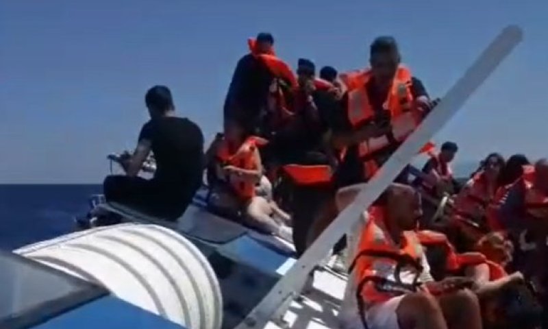 מעבורת התהפכה מול קפריסין, 267 בני אדם היו עליה | תיעוד